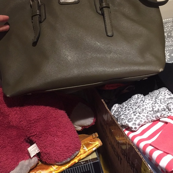 Dana Buchman olive green purse - Picture 8 of 10